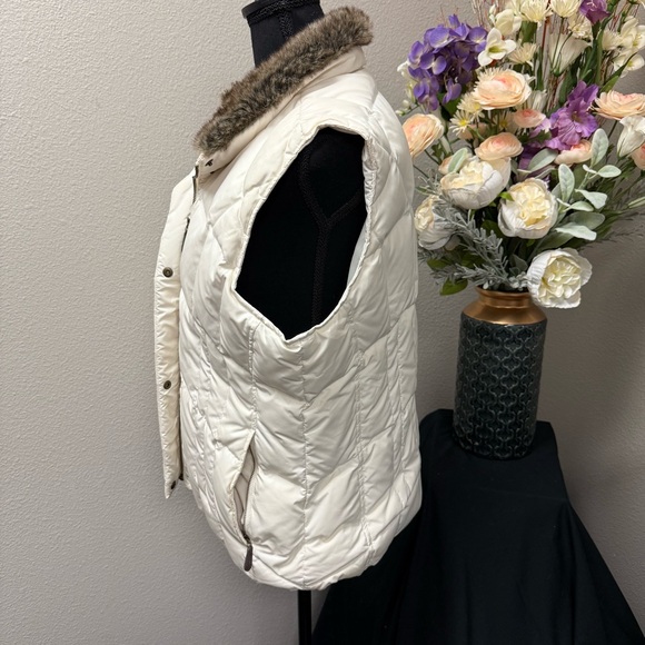 Eddie Bauer White Down Puffer Vest L Faux Fur Collar Winter Warm Outerwear - Picture 3 of 12